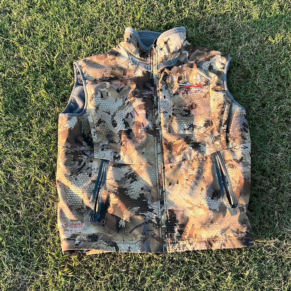 Sitka Dakota Vest. Marsh Camo. Size Large